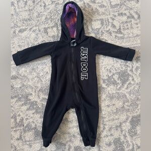 Nike Black Hooded Baby Zip Up One-Piece with 'Just Do It.' Graphic Size 12 Month